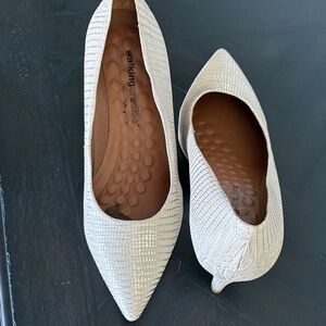 Walking Cradles Women's Cream Pumps 2 inch - 9.5 Wide